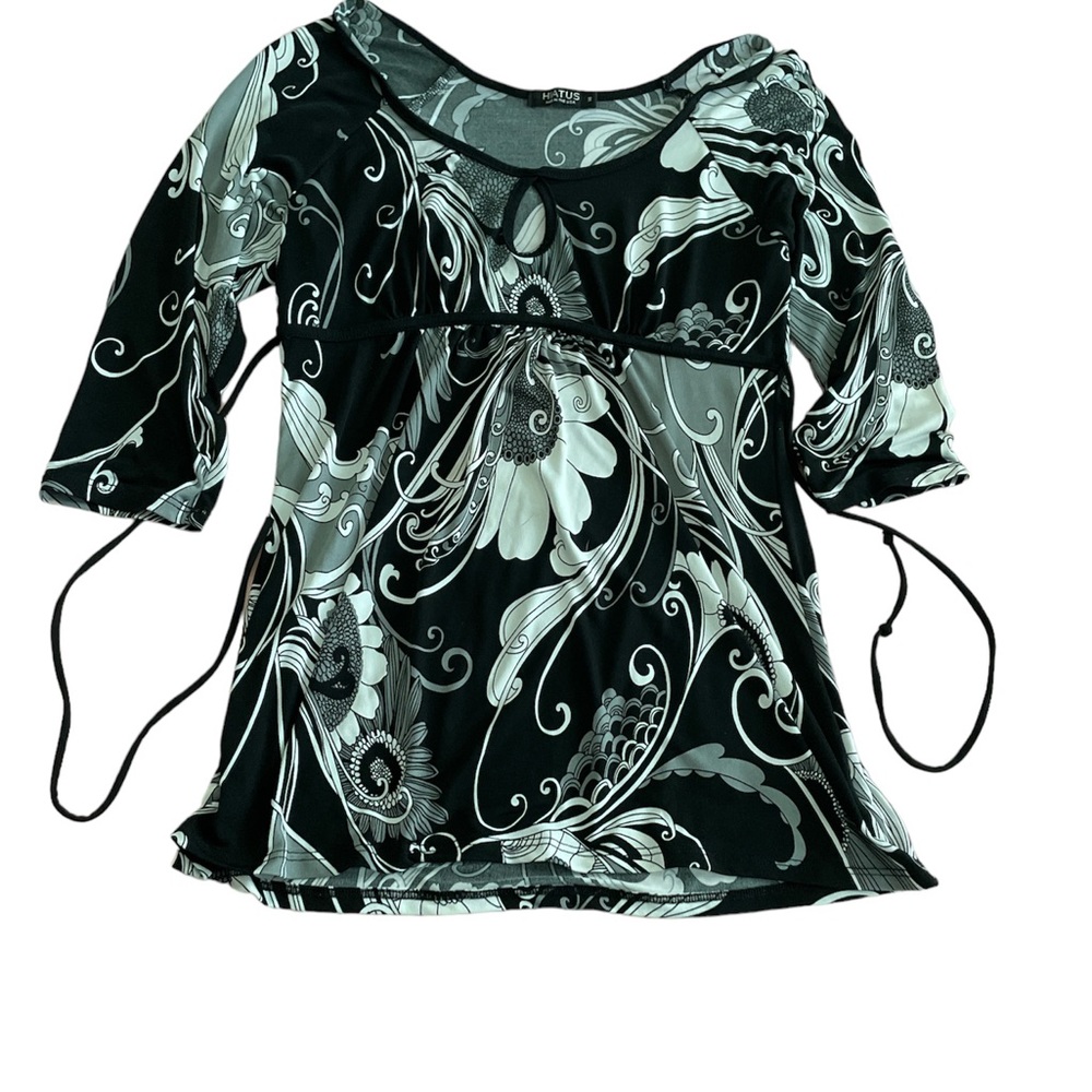 Hiatus woman’s top sz M